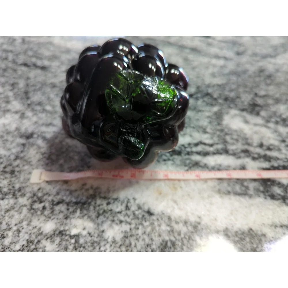 ART GLASS CLUSTER OF PURPLE GRAPES WITH GREEN LEAF AND STEM Vintage